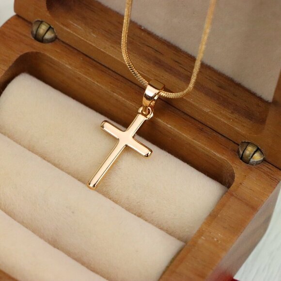 "Minimalist Rose Gold Cross Pendant in Smooth Finish, XPPT1834 - Picture 10 of 13